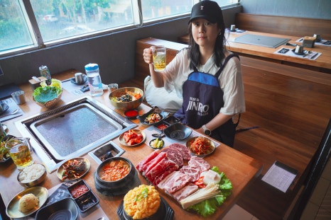 How to Order at a Korean BBQ Restaurant (Complete Guide) - Korea food guide by Woongie