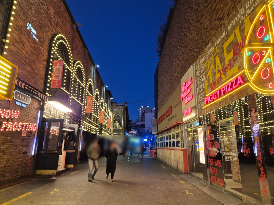 Itaewon and Hannam: Seoul's Most International Neighborhood - Korea food guide by Woongie