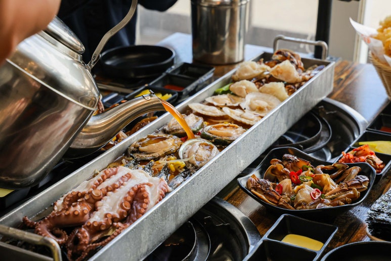 Jeju Food Guide 2026: What to Eat Beyond Black Pork - Korea food guide by Woongie